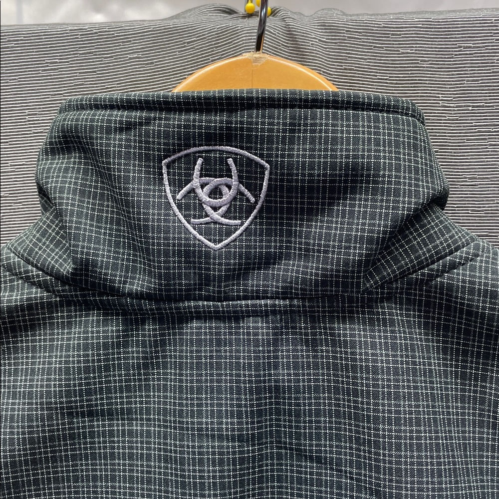 Ariat Men's Dark Charcoal Grid Quilted Vest - Picture 8 of 10
